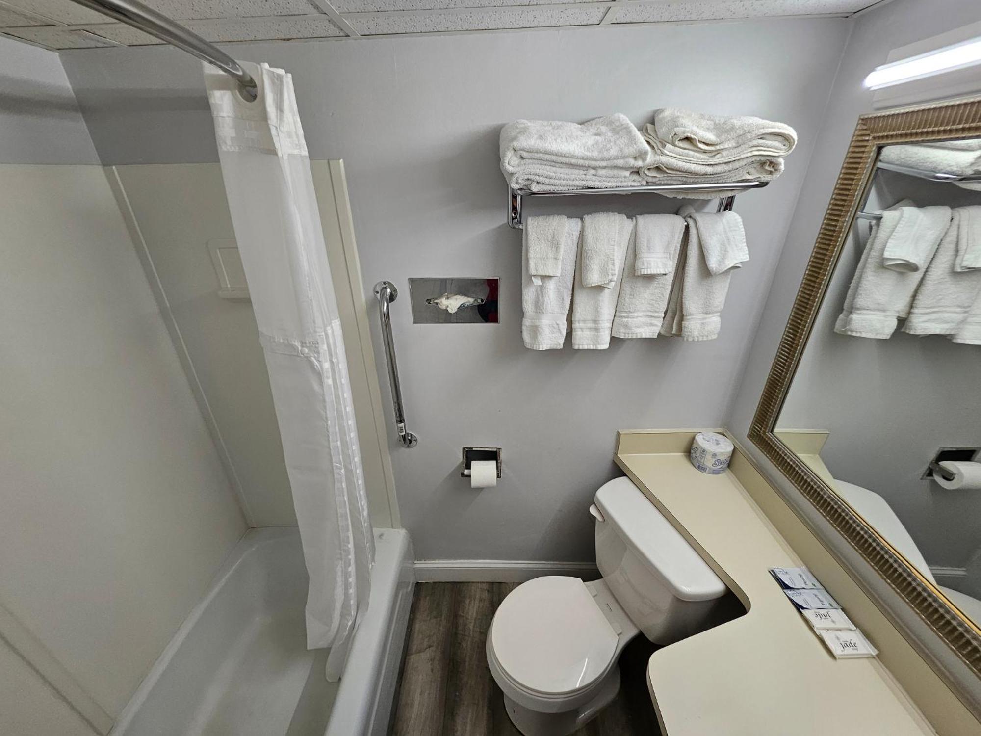 Center Street Value Inn Оберн Екстер'єр фото