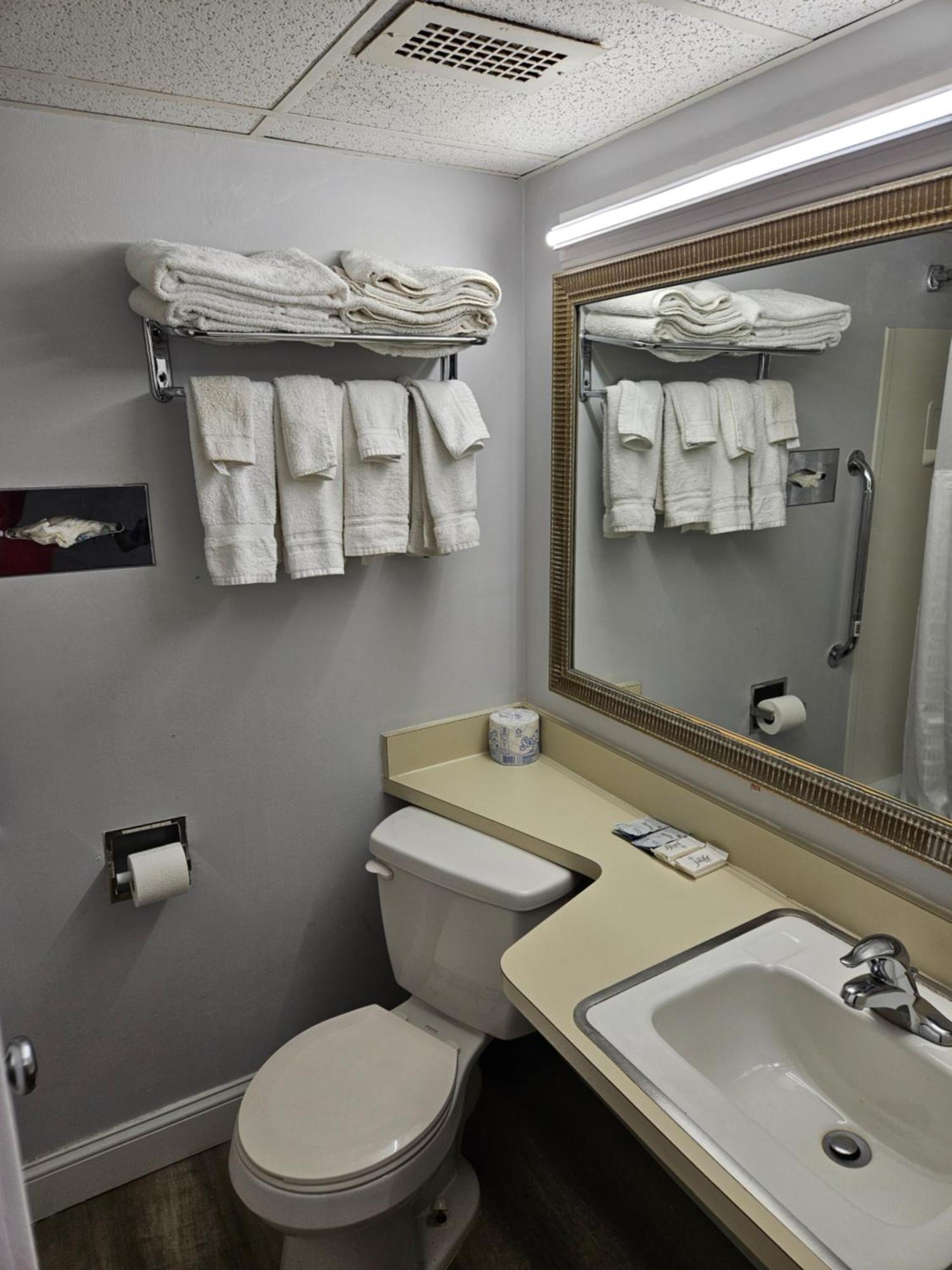 Center Street Value Inn Оберн Екстер'єр фото