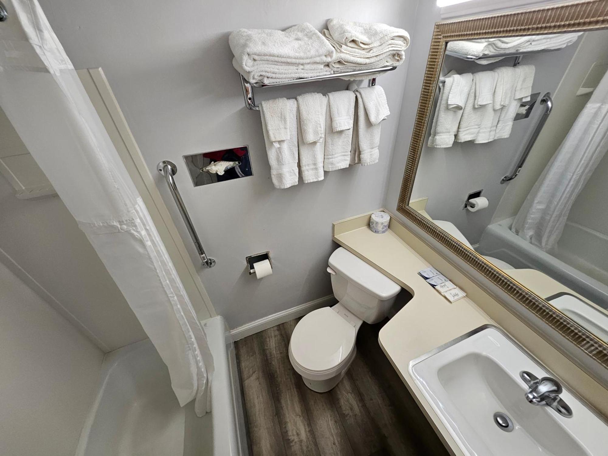 Center Street Value Inn Оберн Екстер'єр фото